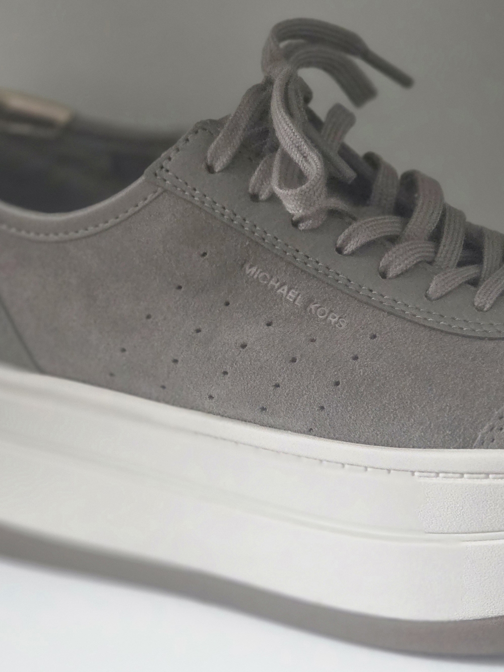 Michael Kors Men’s Gray Suede Lace-Up Sneaker Nwt - Picture 2 of 6